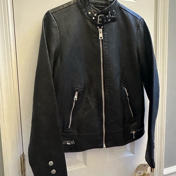 Levi’s Ladies Black Faux Vegan Leather Zip Biker Jacket Women’s Size SMALL NEW - Picture 3 of 12